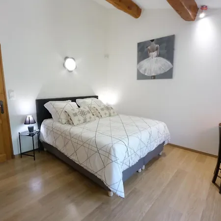 Villa Provençal Mas: Countryside Retreat With Heated Pool Cavaillon