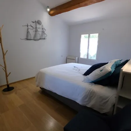 Villa Provençal Mas: Countryside Retreat With Heated Pool Cavaillon