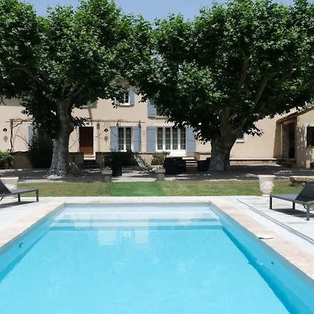 Provençal Mas: Countryside Retreat With Heated Pool Cavaillon